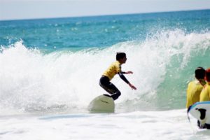 Inaki élève à l'école de surf au Porge Plage Centrale